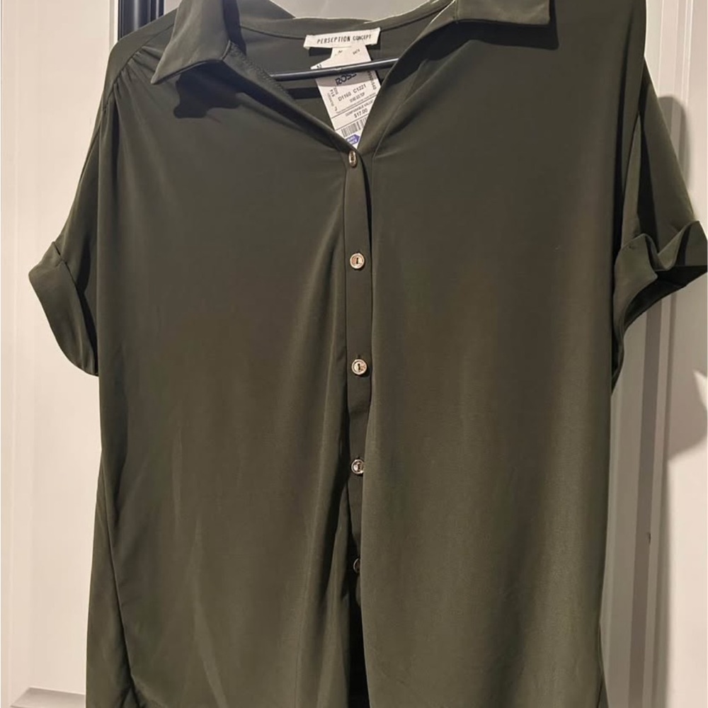 PerSeption Concept Women's Green Button-Down Shirt